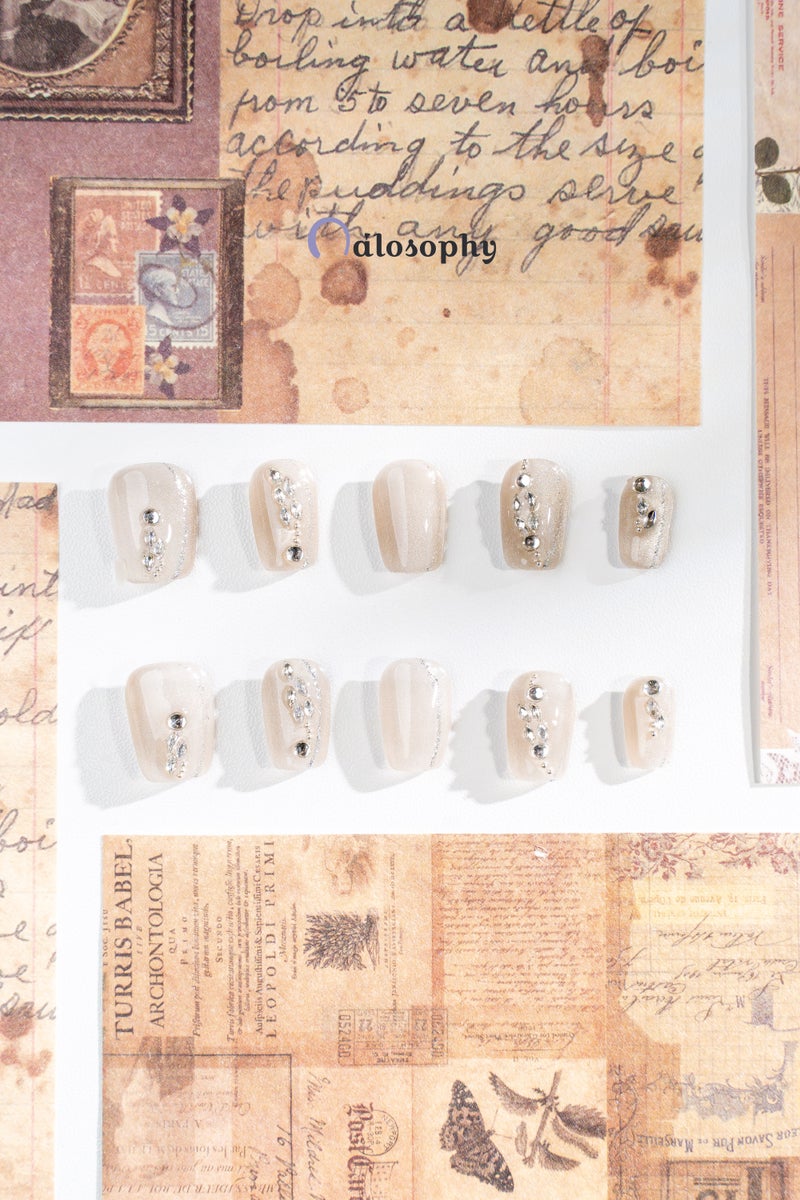 Nailosophy أظافر جل مصنوعة يدويًا باللون الشمبانيا مع تأثير عين القط وزخارف كريستالية | شكل مربع - Image 2